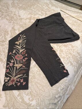 Embroidered Floral Gray Leggings